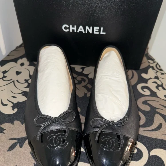 Chanel Black Patent Cap Toe Ballet Flats - Picture 1 of 3